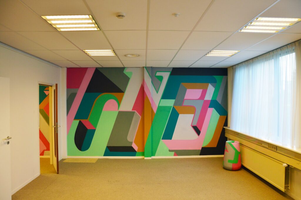 Muurschildering binnen (typografische graffiti schildering kantoorruimte Hoofddorp) Office Mural